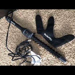 Curling iron with protective glove